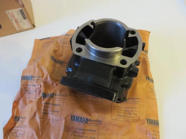 Yamaha Zylinder RD80 LCII Cylinder Original 30W-11311-09 NEU